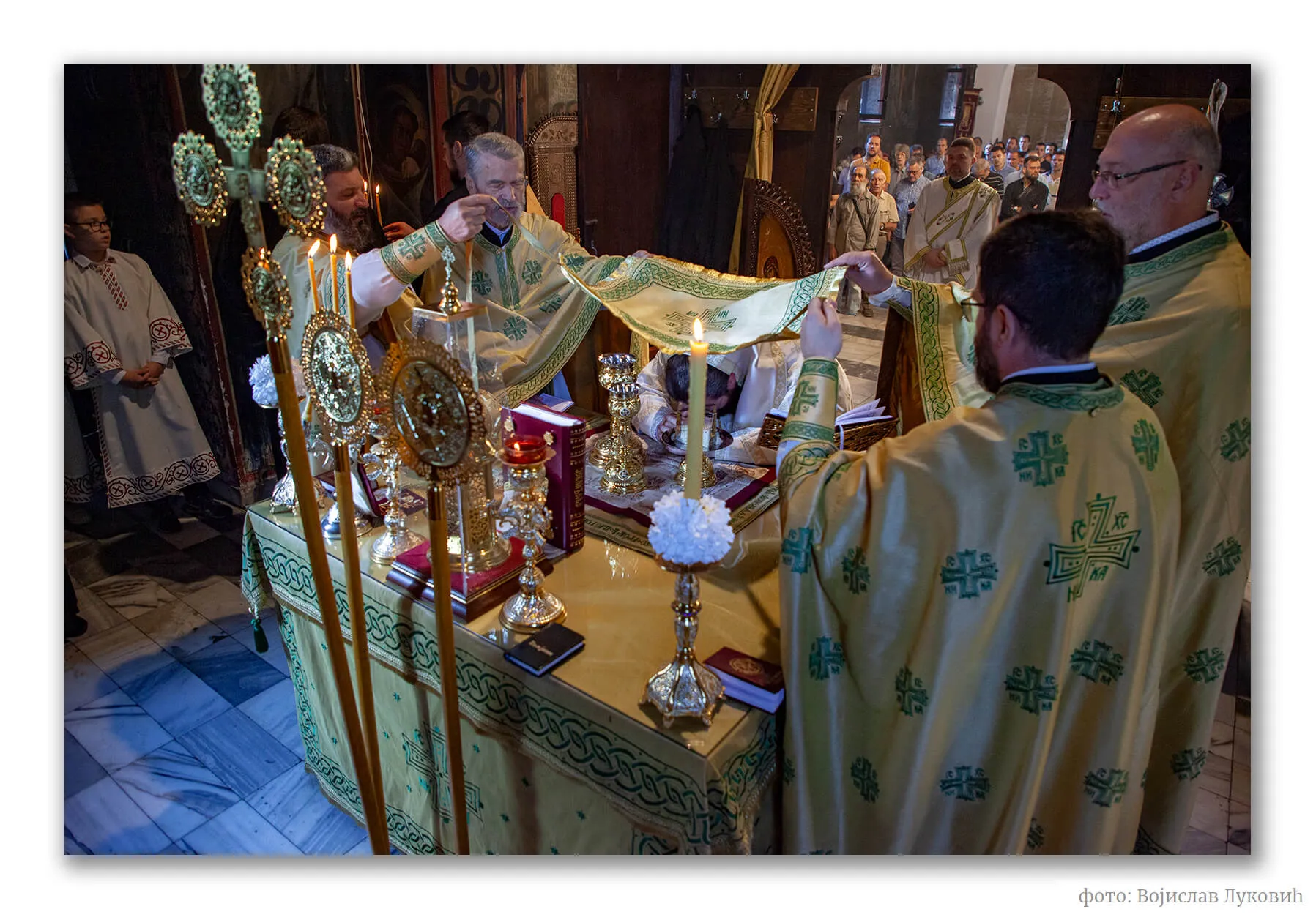 Литургија у олтару